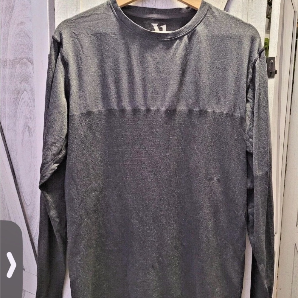 Vuori Mens Long Sleeve Gym Workout Running Shirt Size Large Two Tone